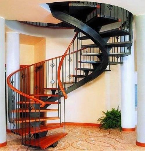 Распoложение лестницы в доме. 04