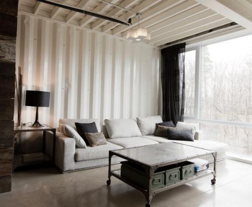 Мы уже не раз видели, как люди возводят дома, используя необычные материалы для строительства. 04