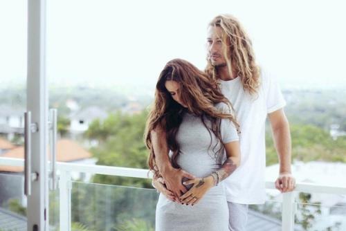 Айза: Мы Сейчас не Живем с Мужем, но Общаемся. 03