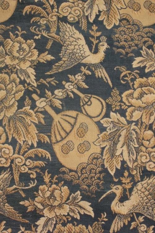 Роскошь королевских домов, невероятной красоты узоры и необычное плетение нитей - вот что такое жаккард. 03