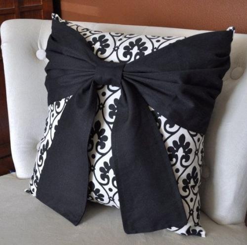 Декоративные подушки с бантиками. 01