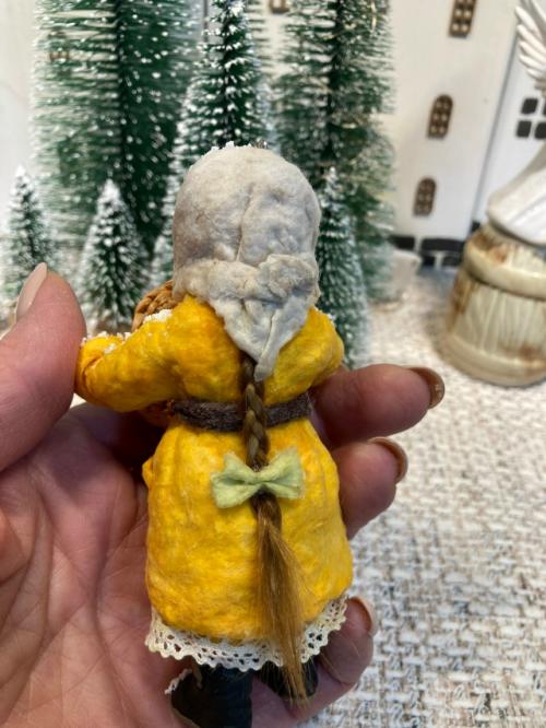 Ватная игрушка девочка с корзиной цветов. 03 Ватная игрушка девочка с корзиной цветов. 03