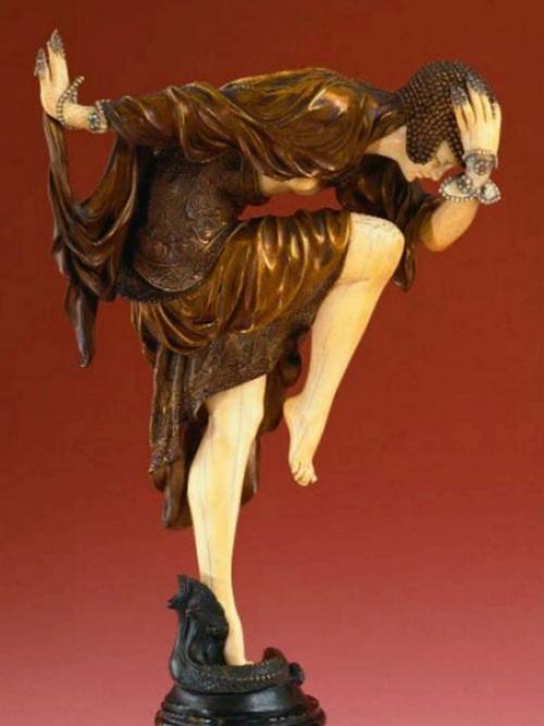 Было время - примерно век тому, - которое можно назвать одним коротким, но точным словом: шик. 09