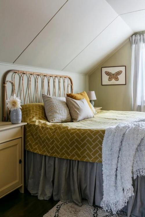 После долгих осмотров домов семейная пара наконец нашла свой любимый дом. 06