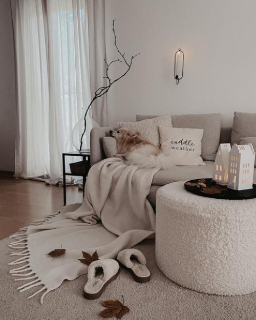 В дизайне интерьера скандинавские гостиные приобрели огромную популярность благодаря своей вневременной привлекательности и уютному очарованию. 08