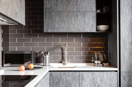 Фото реализованного дизайн - проекта интерьера однокомнатной квартиры для молодого человека. 01