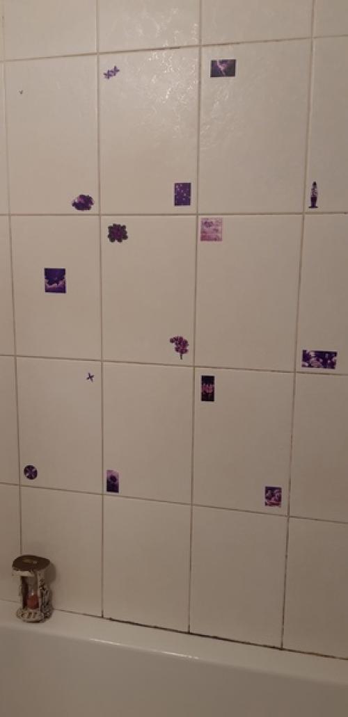 Украсила ванную комнату великолепными фиолетовыми стикерами теперь еще приятнее заходить в ванную стало. 03