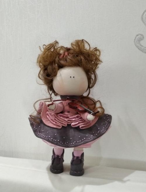 Маленькая скрипачка Ростиком 27 см. 01