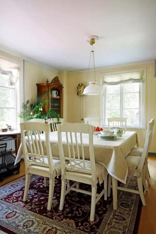 Старинный дом с мансардной крышей - В Таком Старом Доме Надо Быть Немного Щедрым. 06