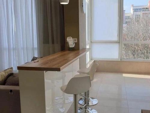 Просторная квартира. В спокойных тонах. 03