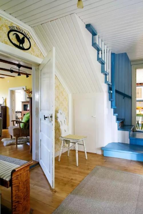 Старинный дом с мансардной крышей - В Таком Старом Доме Надо Быть Немного Щедрым. 05