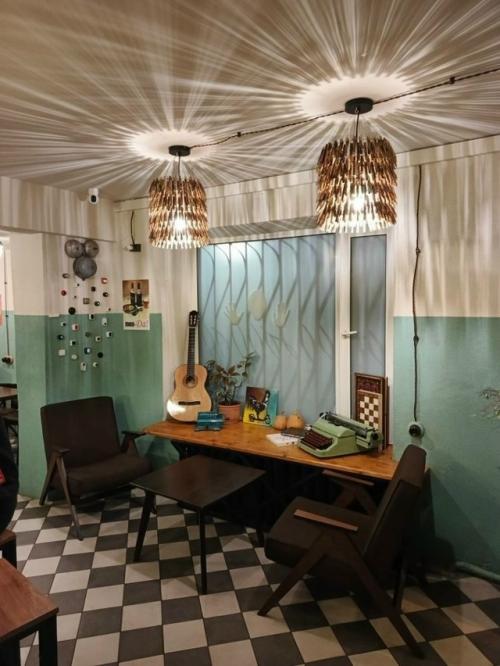 В Одинцово открылся бар Подъезд - теперь побухать в подъезде можно легально. 02