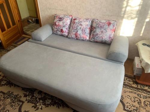 Прямой диван Нежность без подлокотников. 01