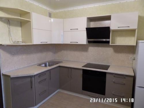 Угловая кухня?   Угловая кухня - это самый традиционный и распространенный вариант расположения кухни. 01