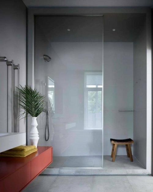 Мы обустраиваем свою двухкомнатную квартиру, пришлось обратиться к специалисту для оформления дизайна. 08