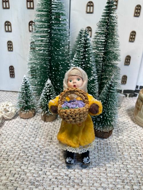 Ватная игрушка девочка с корзиной цветов. 01 Ватная игрушка девочка с корзиной цветов. 01