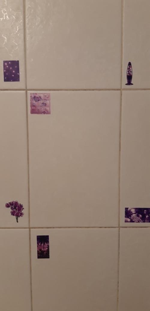 Украсила ванную комнату великолепными фиолетовыми стикерами теперь еще приятнее заходить в ванную стало. 01