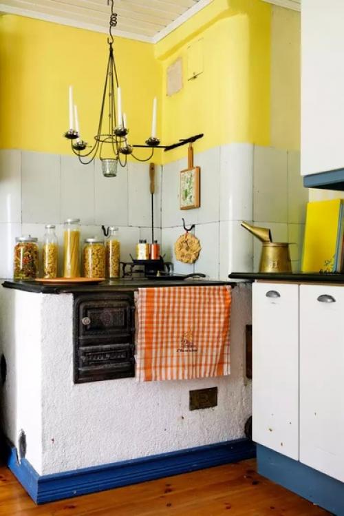 Старинный дом с мансардной крышей - В Таком Старом Доме Надо Быть Немного Щедрым. 02