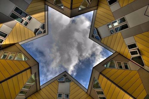 Топ - 10 самых необычных зданий мира. 09