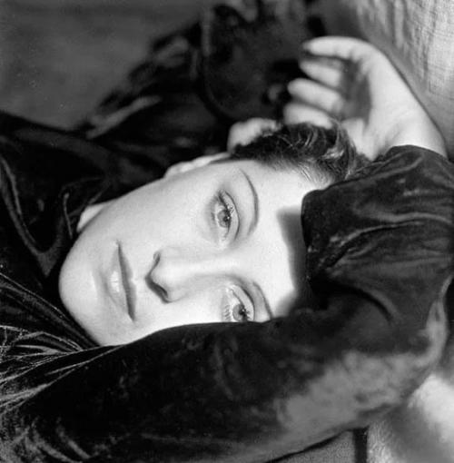 22 ноября. В 1907 году родилась Дора маар /наст. 01