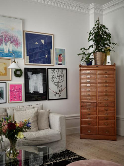 Альбом номер 3. интерьер этой квартиры в красивом 100-летнем здании в Стокгольме получился довольно интересным и ярким. 05