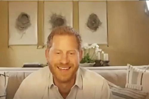 Принц Гарри показал, как они с Меган маркл переоборудовали гостиную своего дома. 01