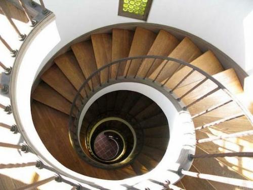 В этот день 1992 года мадонна приобрела особняк постройки 1920-х годов на малхолланд - драйв с видом на голливуд за 5 миллионов долларов. 01