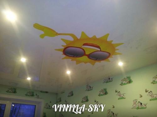 Как правильно обращаться с натяжными потолками в комнате и чего лучше не делать. 03