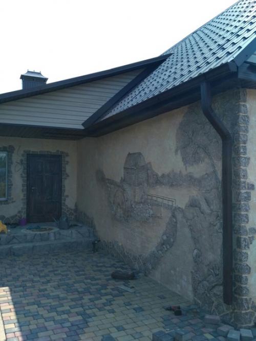 Тот же дом, только с другой стороны.