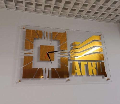 В новый юбилейный год - пошел отсчёт по новым часам! 01