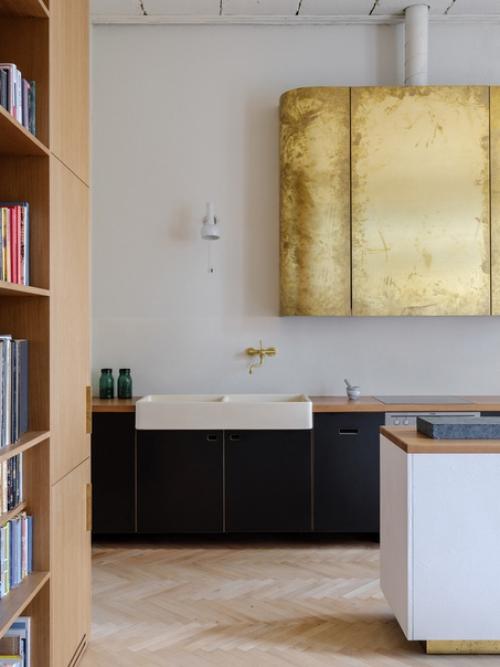 Такие интерьеры я называю Барахолка их поймут не многие, да это и не нужно специфический дизайн кухни/гостиной для творческой богемы. 02