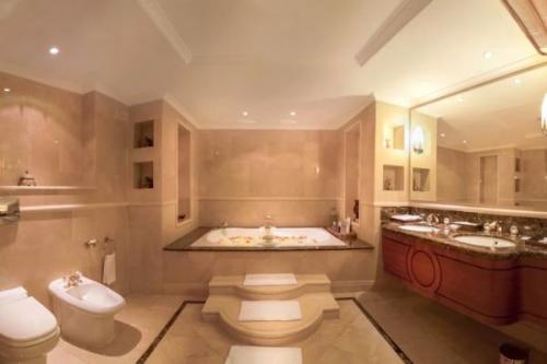 Отель дня: Millennium Corniche Hotel Abu Dhabi 5* (ОАЭ, Абу даби). 05