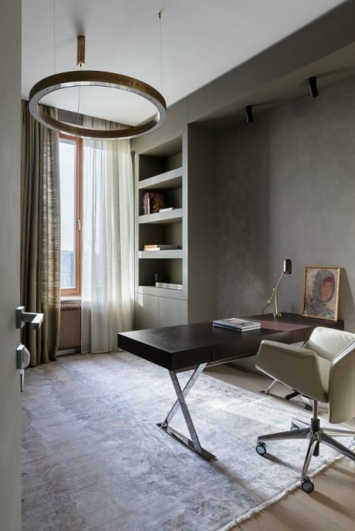 Студия Heut Architects создала сдержанный, продуманный интерьер для молодой пары, которая ценит искусство, хорошие книги и вино. 03