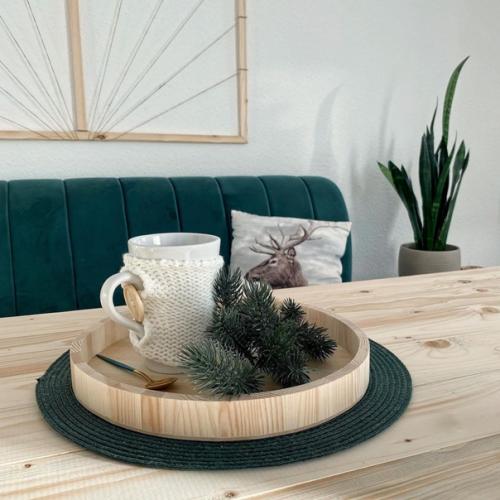 Сочетание бежевого и насыщенно - зеленого выглядит естественно и свежо. 02