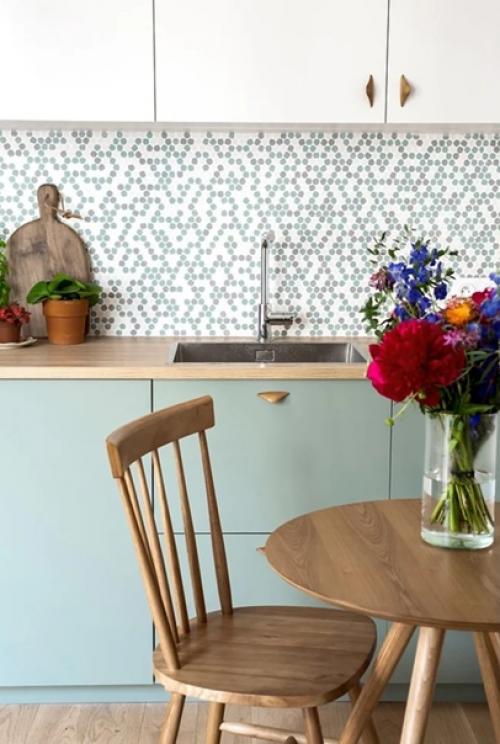 Легкий и ненавязчивый интерьер студии площадью 22 кв. 01