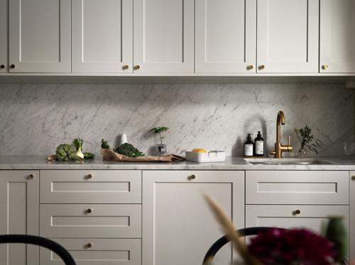 Альбом номер 1. интерьер этой квартиры в красивом 100-летнем здании в Стокгольме получился довольно интересным и ярким. 03