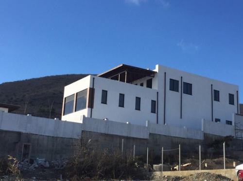 Новороссийская Рублевка: дома с бассейном наизнанку, античные фигуры и недвижимость за 130 миллионов. 06