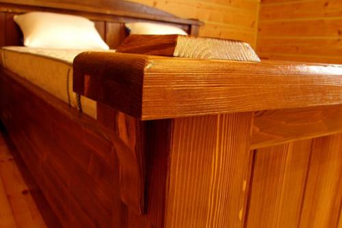 Кровать и тумбы под старину. 03 Кровать и тумбы под старину. 03