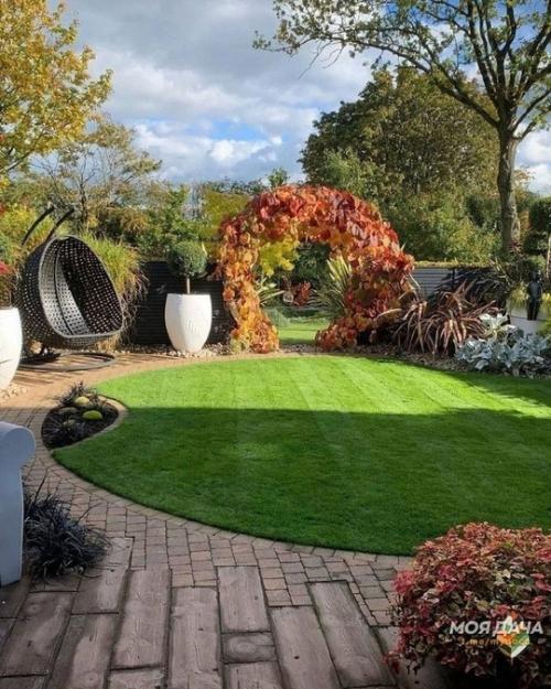 Стиль модерн в ландшафтном дизайне - это гармоничное сочетание элегантности, функциональности и художественного подхода к организации пространства. 08