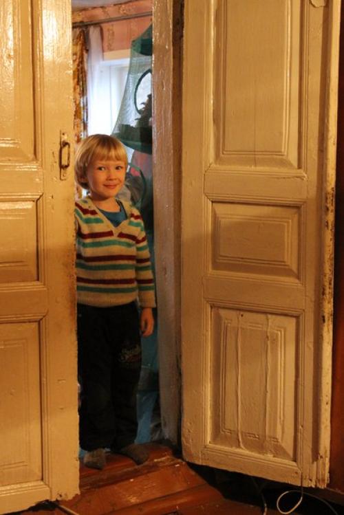 Я редко выкладываю фотографии с интерьером нашего дома - это не с проста пока что у нас далеко до порядка и уюта. 04