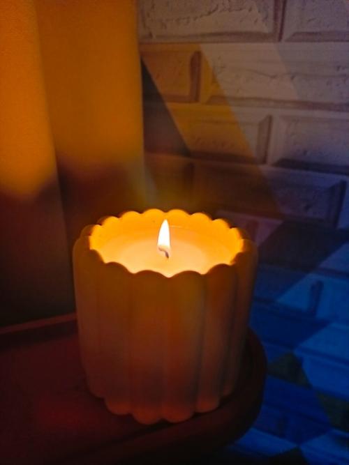 Свечи ручной работы - это уникальные изделия, выполненные с любовью и заботой обо всех деталях.