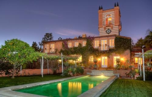 В этот день 1992 года мадонна приобрела особняк постройки 1920-х годов на малхолланд - драйв с видом на голливуд за 5 миллионов долларов. 04