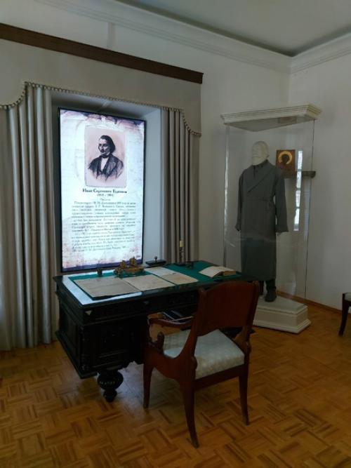 Так же посетили дом карамазовых. 01