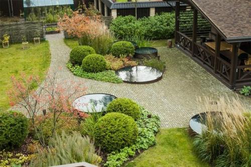 Стиль модерн в ландшафтном дизайне - это гармоничное сочетание элегантности, функциональности и художественного подхода к организации пространства. 02