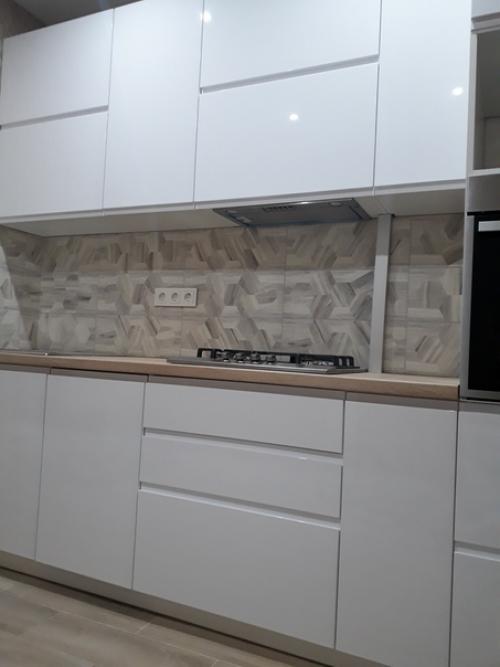 Типовая планировка кухни в 3-х комнатной квартире 90-х годов Гродножилстрой с выходом на балкон. 02