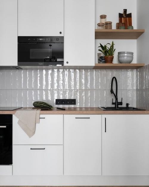 Молодая семейная пара купила эту квартиру и пригласила дизайнера Нину клюс разработать для них светлый и уютный интерьер в скандинавском стиле. 02