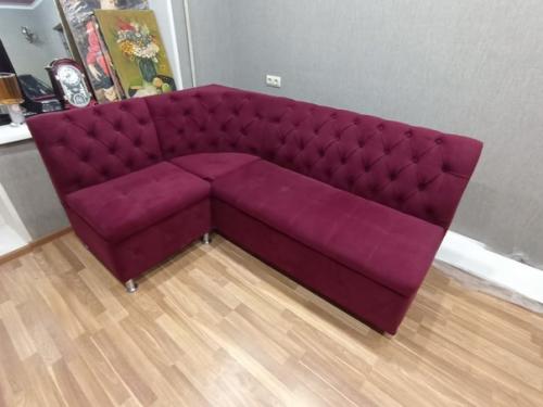 Яркие акценты в интерьере квартиры привлекают внимание и создают определённую атмосферу. 04