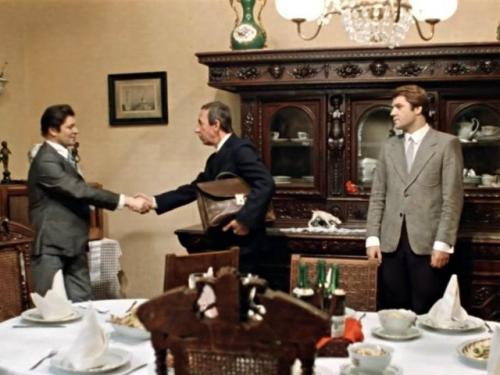 Умерла Вера алентова: 3 интерьера ее героини из фильма Москва Слезам не Верит. 05