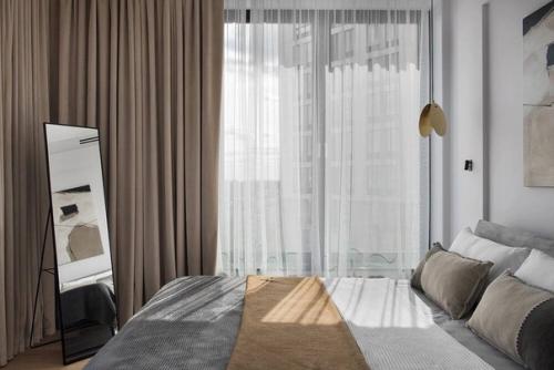 Нестандартная трёшка с небольшой кухней. 03