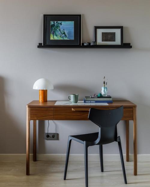 В этой квартире не делали глобального ремонта: покрасили стены, спланировали расстановку мебели, продумали декоративную составляющую. 01